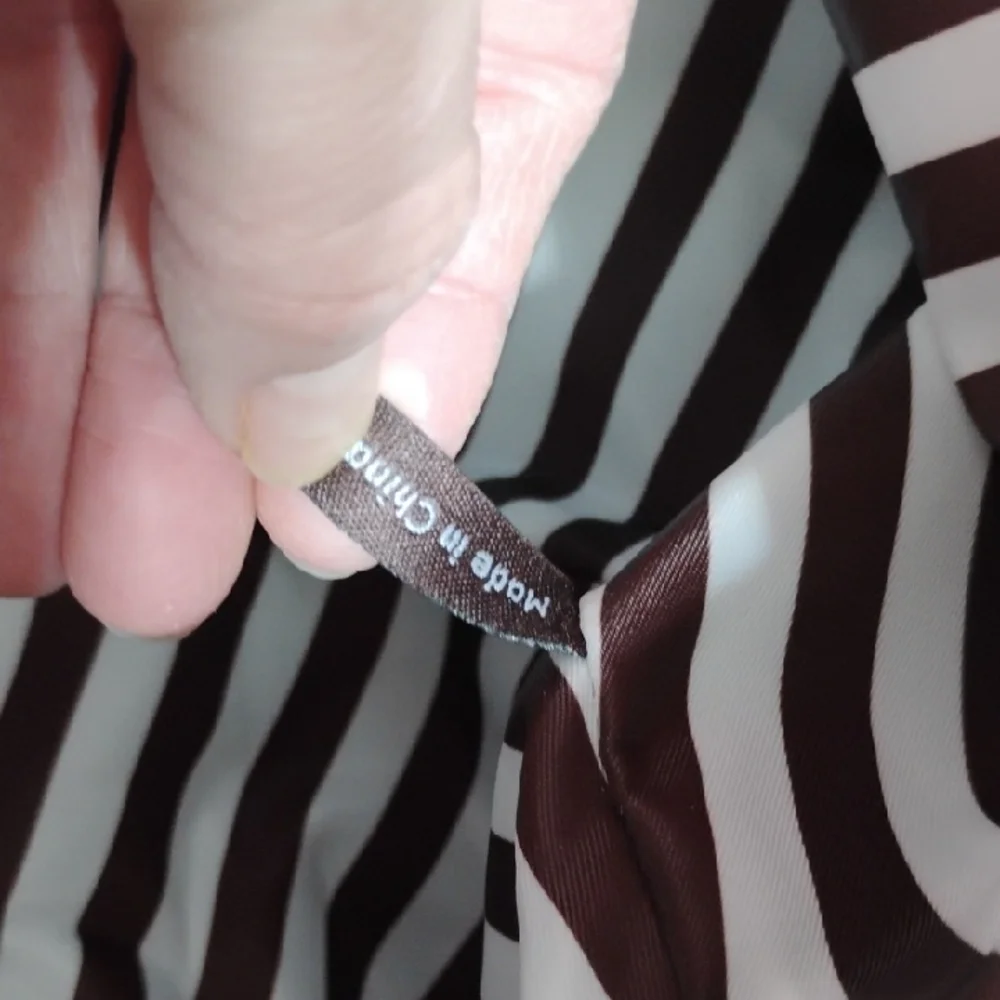 SALE! Henri Bendel Black & Gold Graffiti New York Nylon Like New Tote - Picture 12 of 13